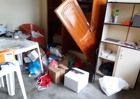 Bandidos roubam mais de R$ 6 mil e defecam na Igreja de São Sebastião