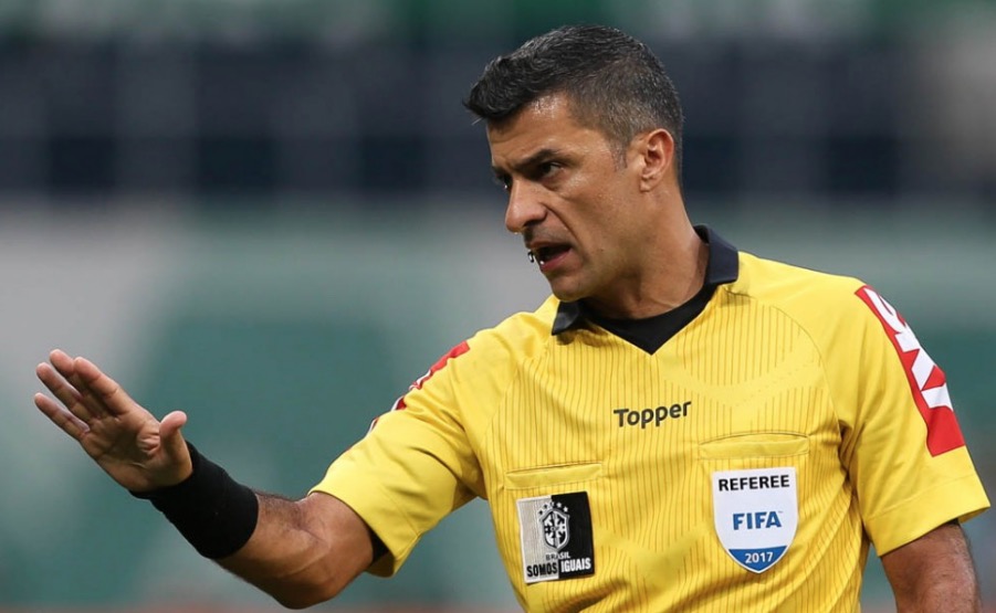 Projeto proíbe juiz de futebol de apitar partida do time de sua preferência