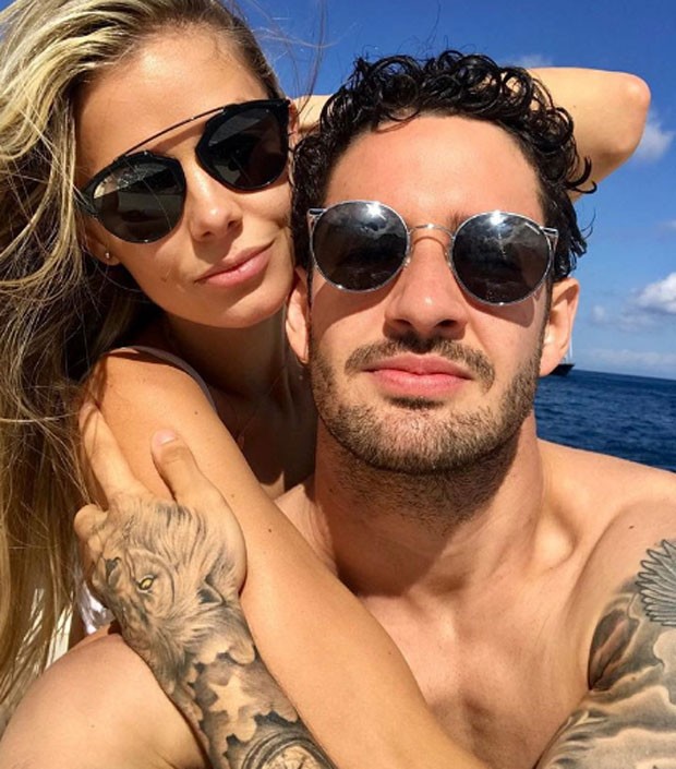   Alexandre Pato assume namorada gringa e se declara apaixonadamente