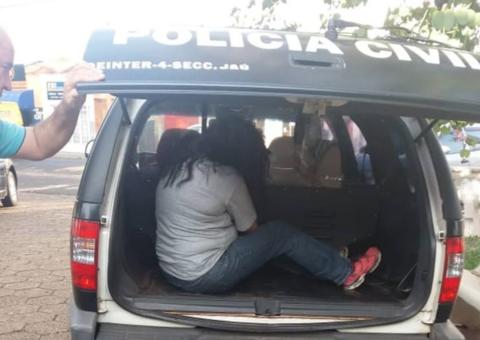 Mulher tenta matar sogra após trocar remédio por veneno de rato e vai presa