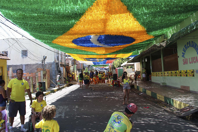 Ponta Negra e oito ruas terão transmissão do jogo do Brasil no domingo