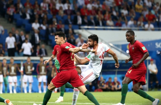 Portugal e Espanha ficam no empate e Cristiano Ronaldo faz três em estréia 
