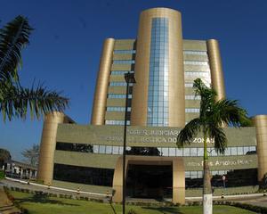 Desembargador do Amazonas tira seis meses de férias