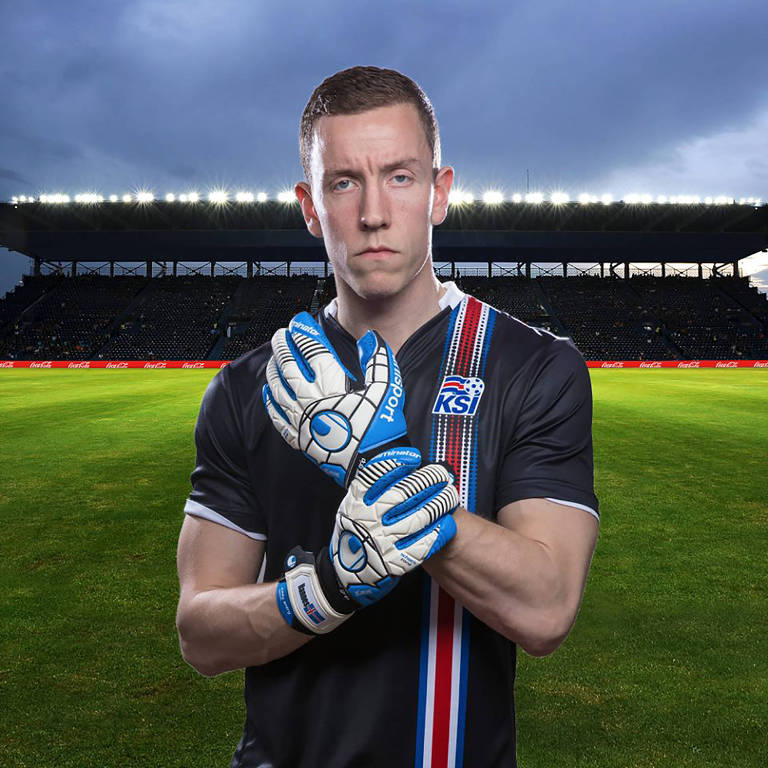  Goleiro da Islândia que defendeu pênalti de Messi é cineasta