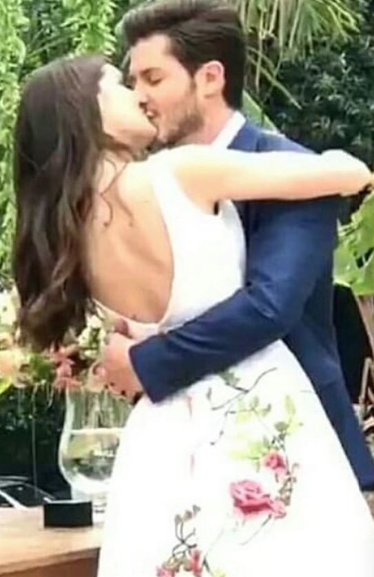   Camila Queiroz e Klebber Toledo se casam em cerimônia civil