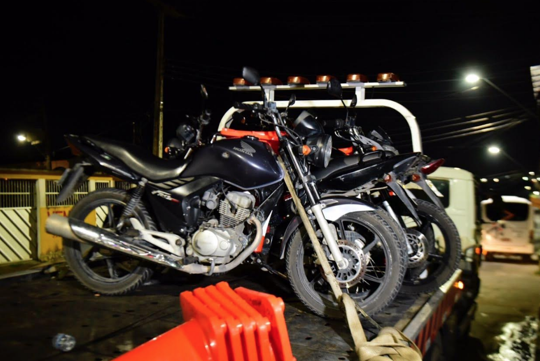 Em Manaus, industriário bêbado é preso após fugir de blitz e bater em motocicleta