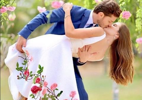 Camila Queiroz divulga vídeo romântico do casamento civil com Klebber Toledo