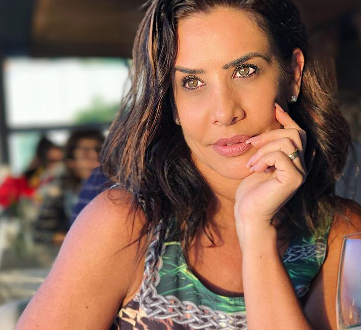 Aos 44 anos, Scheila Carvalho surpreende fãs ao exibir corpaço em foto de lingerie