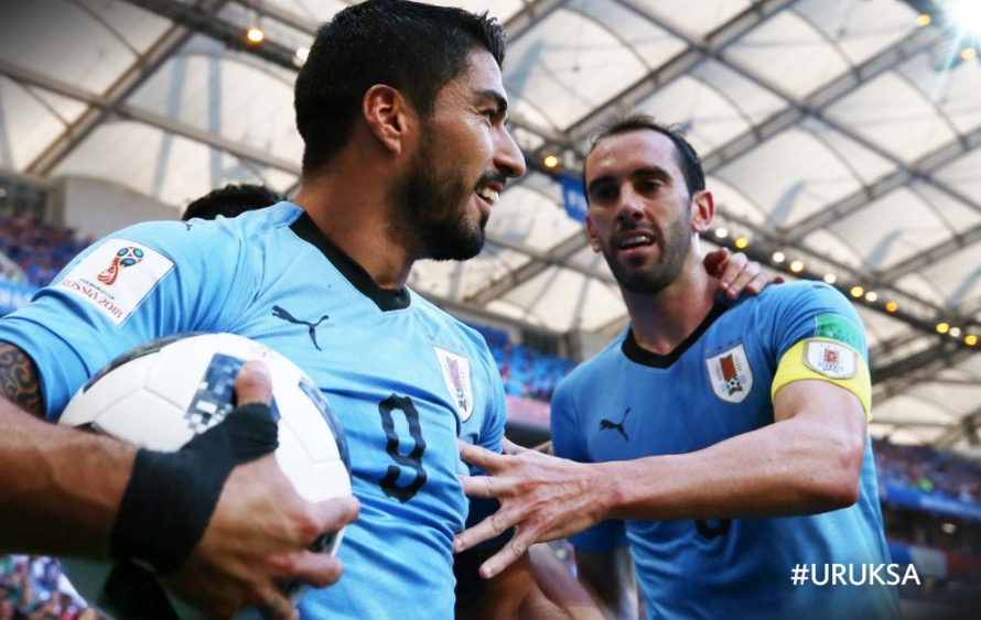Uruguai vence e se classifica às oitavas da Copa com gol de Suárez 