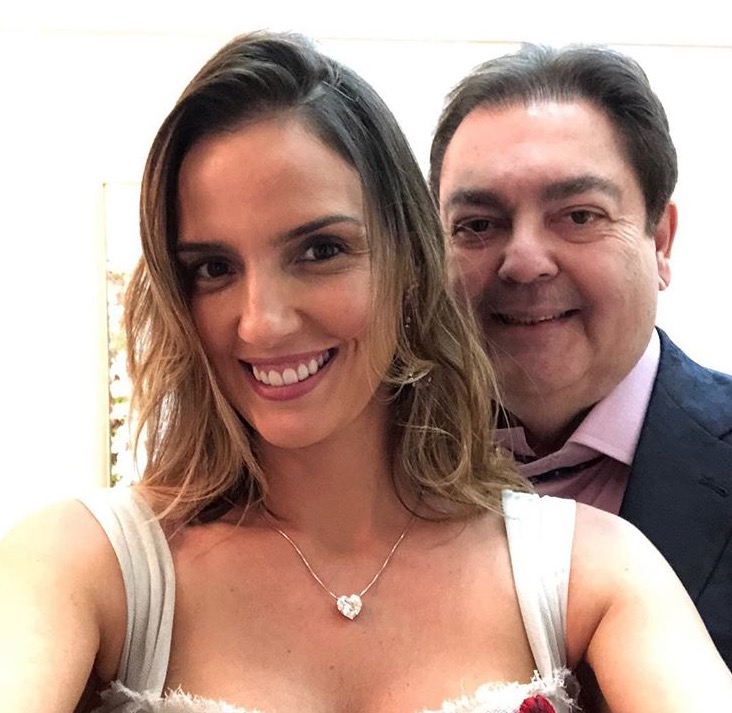 Mulher de Faustão ostenta corpão sarado durante viagem