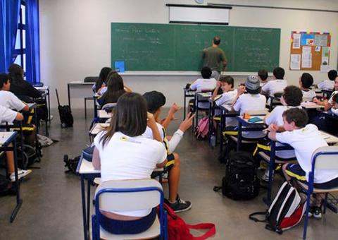 MEC adia ampliação do tempo de formação de professor