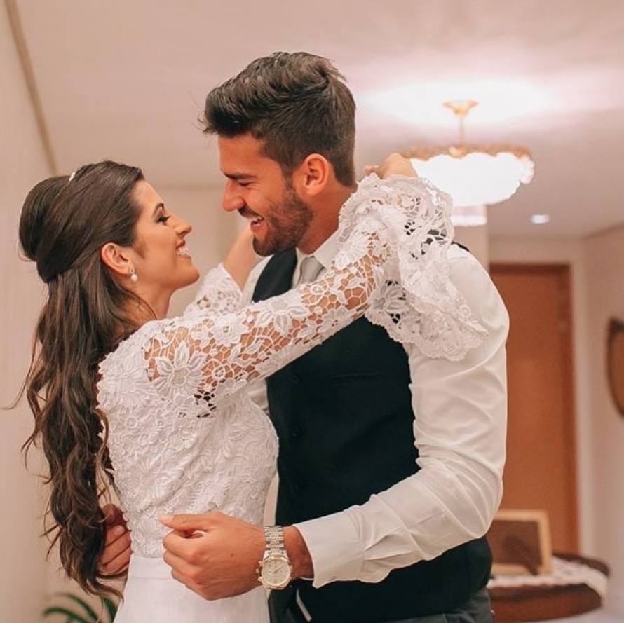 Esposa de Alisson comemora 3 anos de casamento em dia de vitória do Brasil