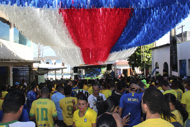 Exibição de Brasil x Sérvia e atrações musicais agitam Ruas da Copa nesta quarta-feira