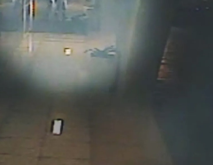 Morador de rua é queimado vivo enquanto dormia na frente de prédio