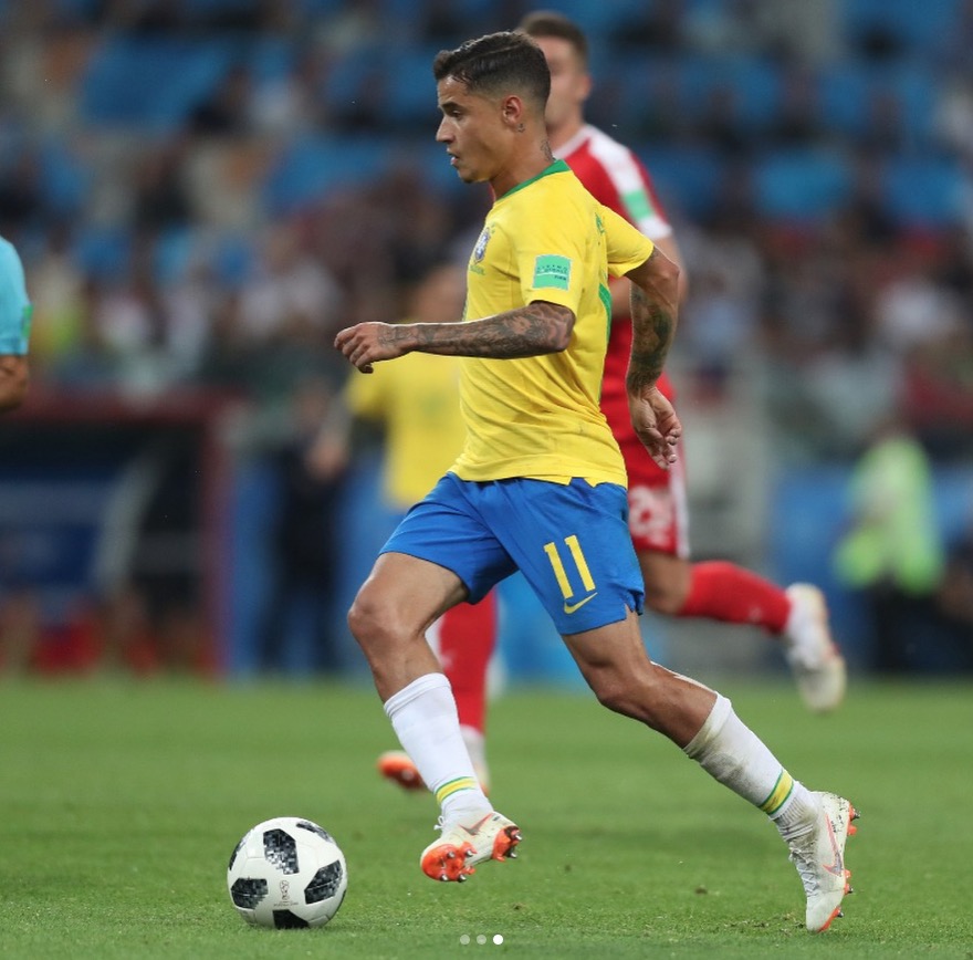 Coutinho se emociona com menino vestindo camisa improvisada da seleção e faz promessa