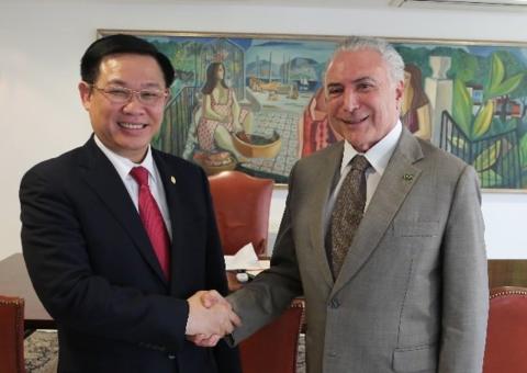 Brasil e Vietnã assinam acordos em aviação e agricultura