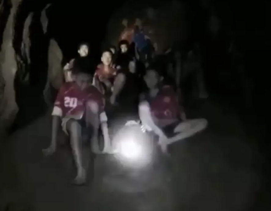 Resgate de 12 crianças encontradas em caverna na Tailândia pode levar meses