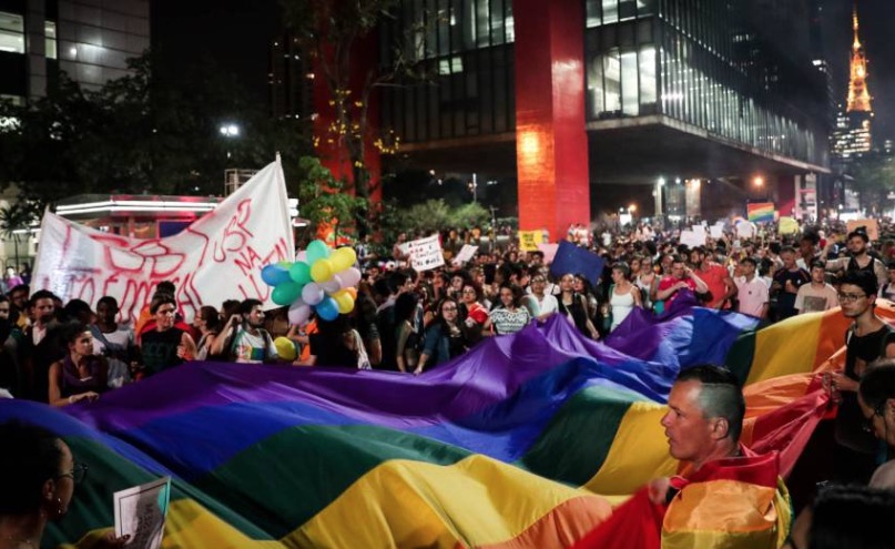 Aplicação da 'Cura gay' por psicólogos volta a ser discutida na Justiça