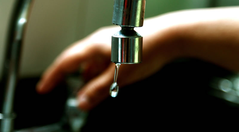 Apagão deixa bairros sem água em Manaus