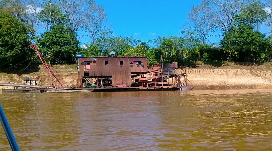 Ipaam multa proprietários de garimpo ilegal e apreende dragas de Rondônia no Amazonas
