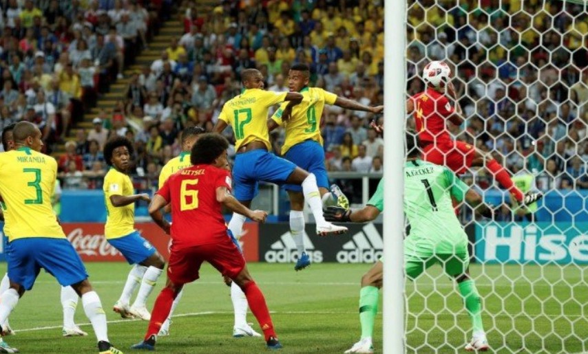  Fernandinho recebe ódio e ataques racistas em redes sociais após eliminação do Brasil 