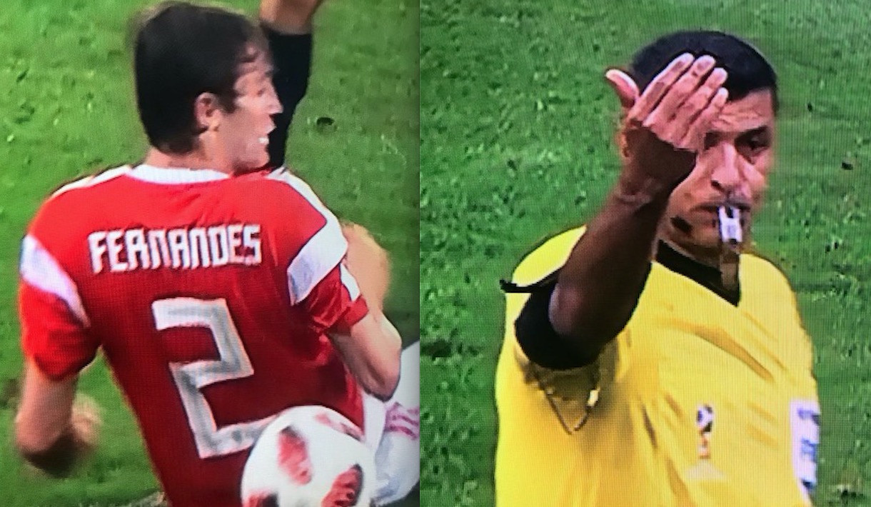  Juiz e jogador brasileiro da Rússia conversam em português durante partida contra Croácia