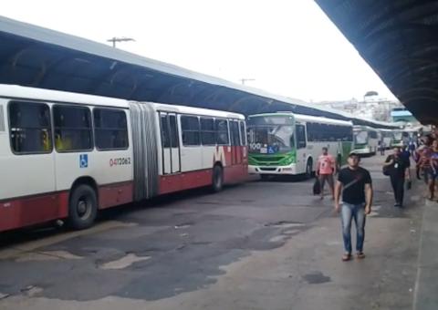 Motoristas de ônibus fazem paralisação no T1 
