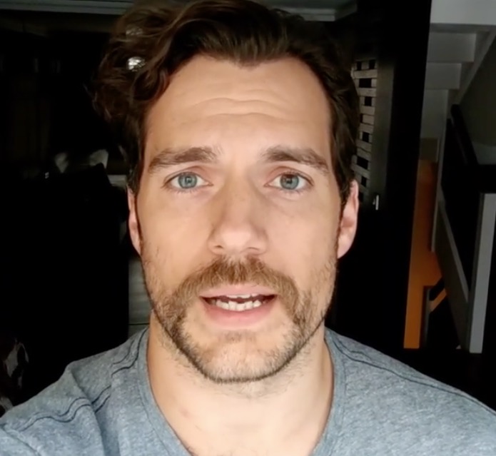 Henry Cavill se pronuncia após ser detonado por comentário sobre assédio