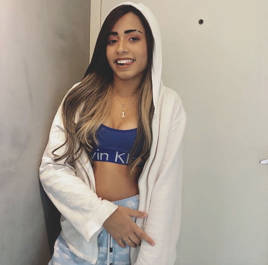 De cabelão e dentes perfeitos, MC Loma impressiona ao surgir transformada