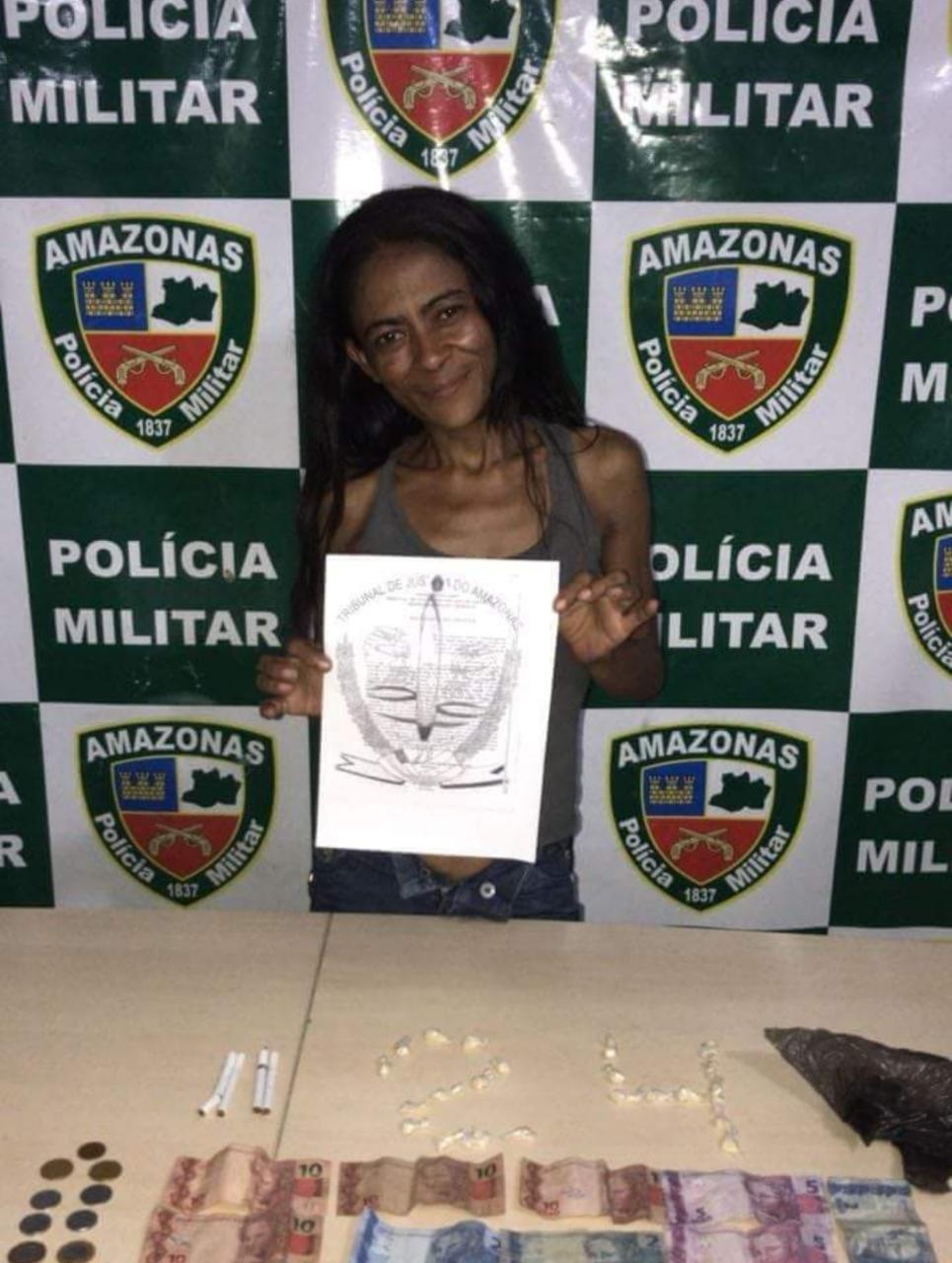 Com drogas escondidas no sutiã, mulher é recapturada em Manaus