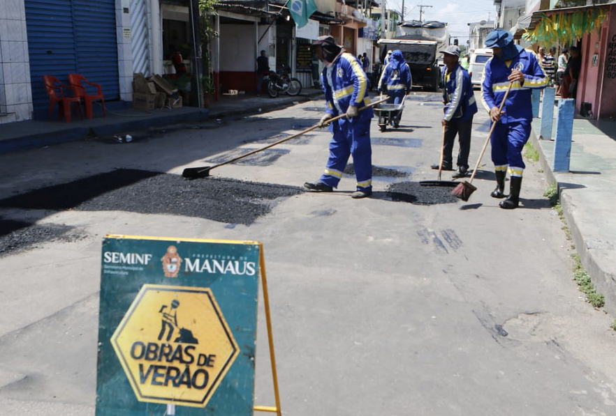 Prefeitura leva mutirão de tapa-buraco a 100 ruas de bairro em Manaus