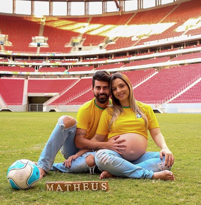 Jogador Radamés mostra rostinho do primeiro filho