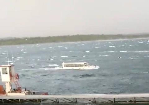 Ao menos 11 pessoas morrem após barco de turismo naufragar durante tempestade