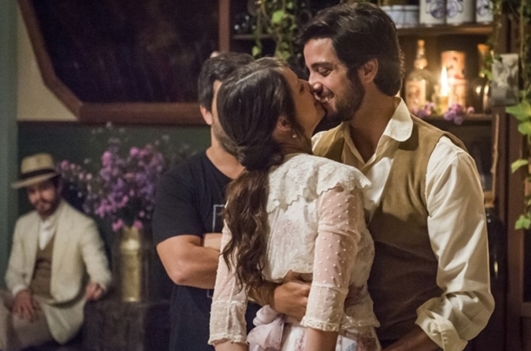Casal de 'Orgulho e Paixão' vive affair na vida real