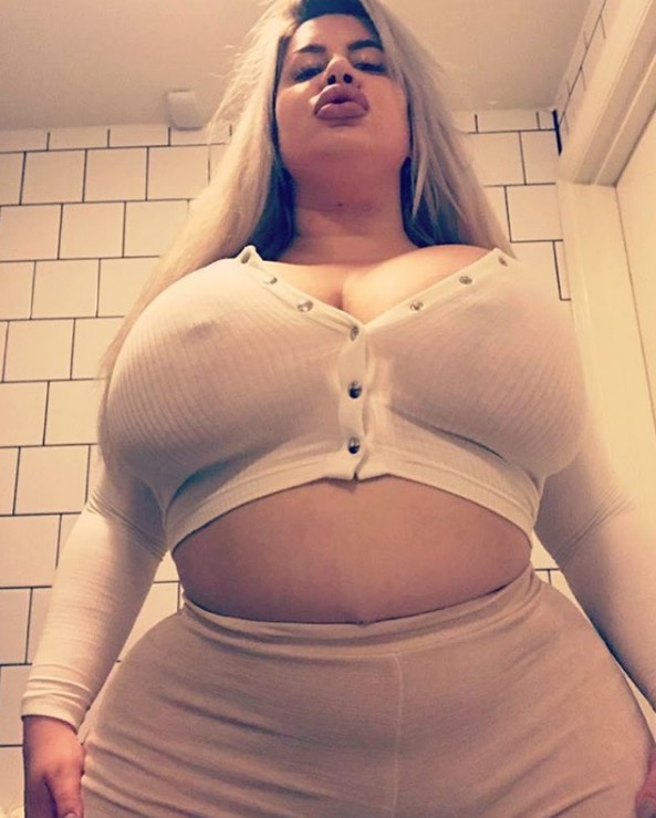 Atriz pornô impressiona com bumbum de 2 metros; antes e depois é chocante