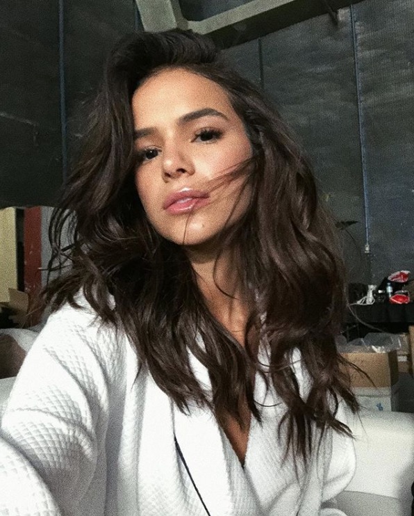 Quatro anos depois, Bruna Marquezine confirma que fez plástica no nariz