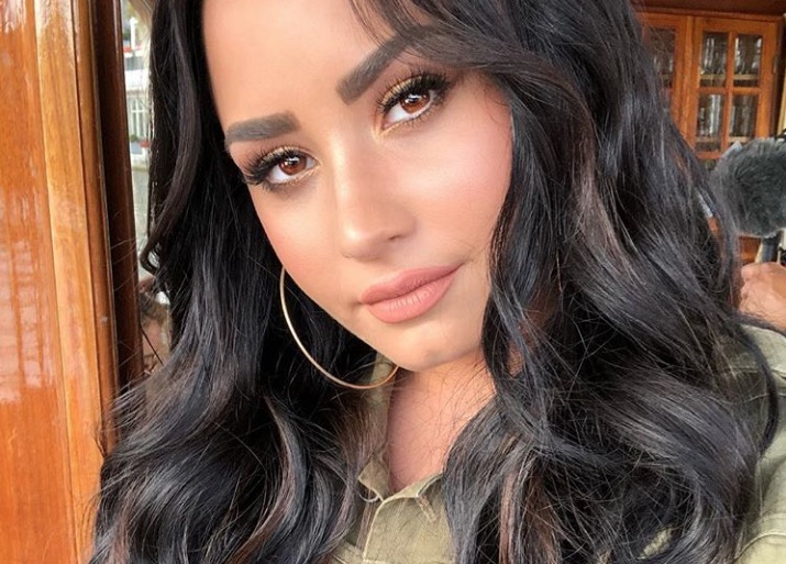 Fonte fala sobre estado de saúde de Demi Lovato após suposta overdose de heroína