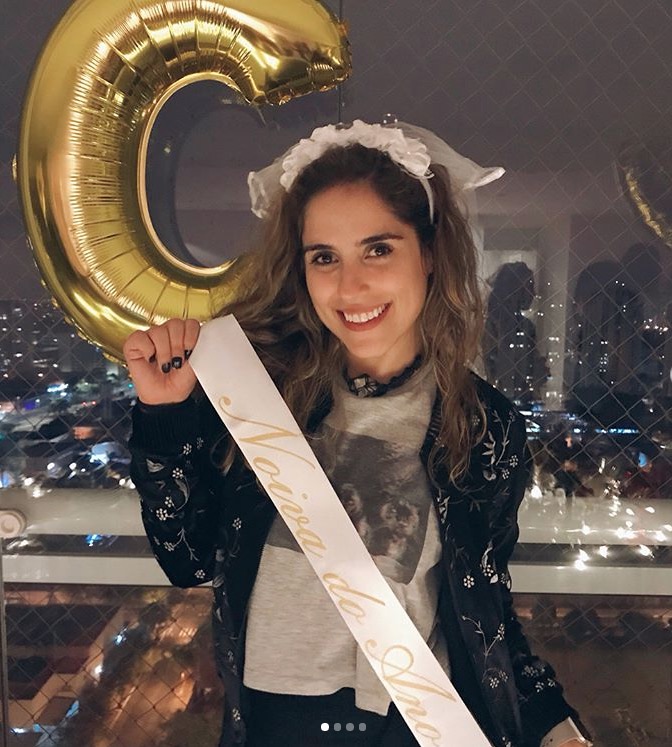 Camilla Camargo anuncia casamento com diretor e faz chá de lingerie
