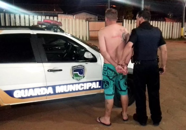 Homem é flagrado nu e vai preso por estupro de adolescente com deficiência intelectual