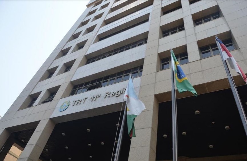 Banco é condenado a reintegrar empregada demitida com estabilidade pré-aposentadoria