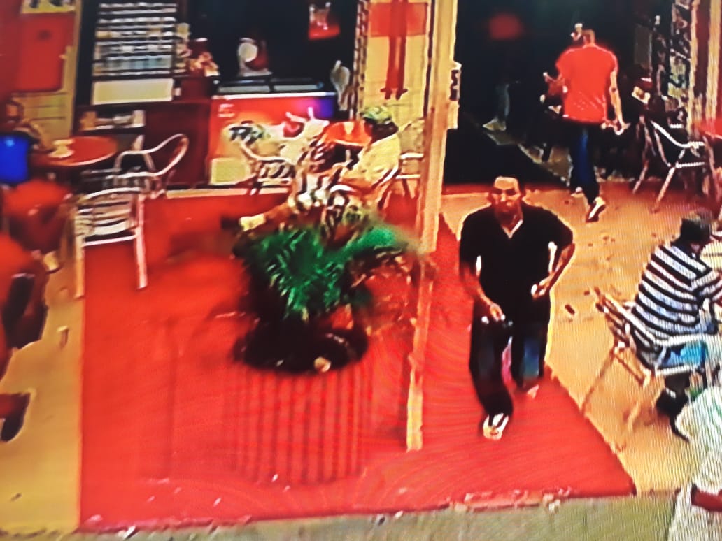 Em dia de pagamento, assaltantes invadem padaria e roubam R$ 30 mil em Manaus