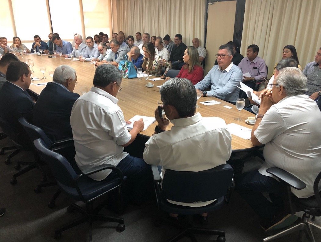 Amazonino cobra de seu secretariado cumprimento de metas e redução de gastos