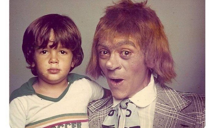 Bruno Mazzeo presta homenagem a Chico Anysio: 'Meu paipai'