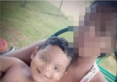 Bebê de 2 anos morre ao cair em copo e vidro perfurar coração