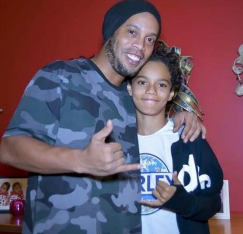 Aos 13 anos, filho de Ronaldinho Gaúcho passa em teste do Cruzeiro