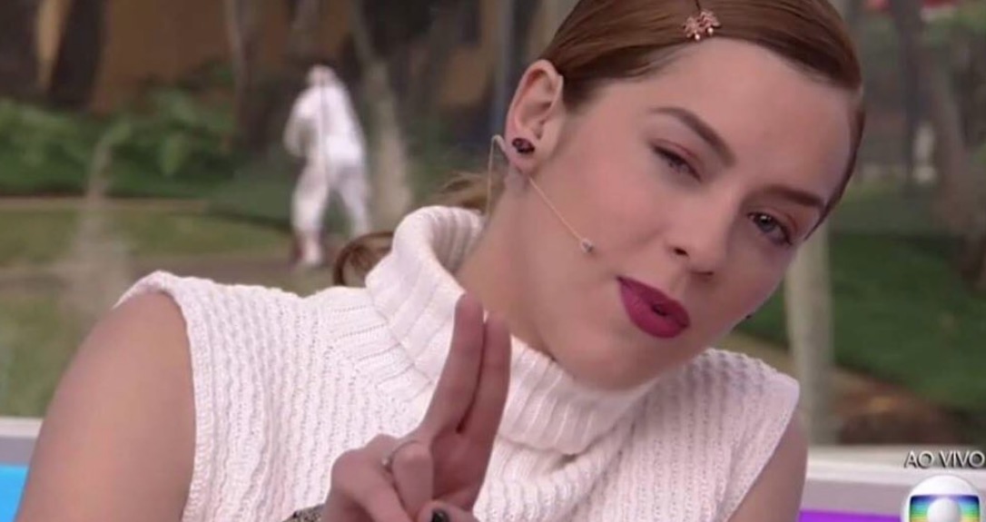 No 'Vídeo Show', homem é atacado por abelhas atrás de Sophia Abrahão e cena viraliza