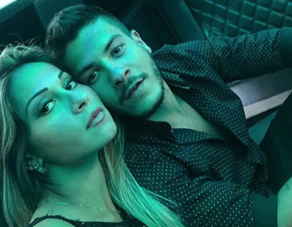 Alvo de críticas constantes, Mayra Cardi e Arthur Aguiar tomam atitude no Instagram