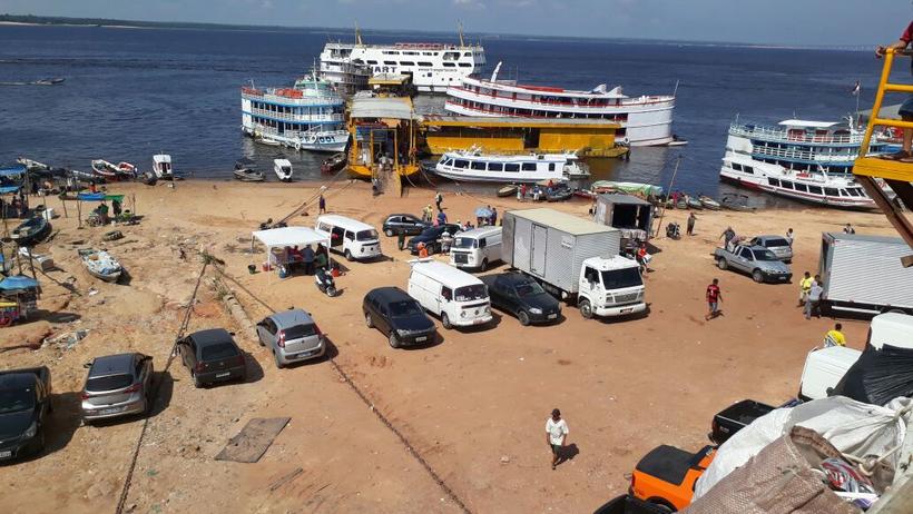 Encapuzados,'piratas do rio' invadem Manaus Moderna e assaltam clientes e funcionários