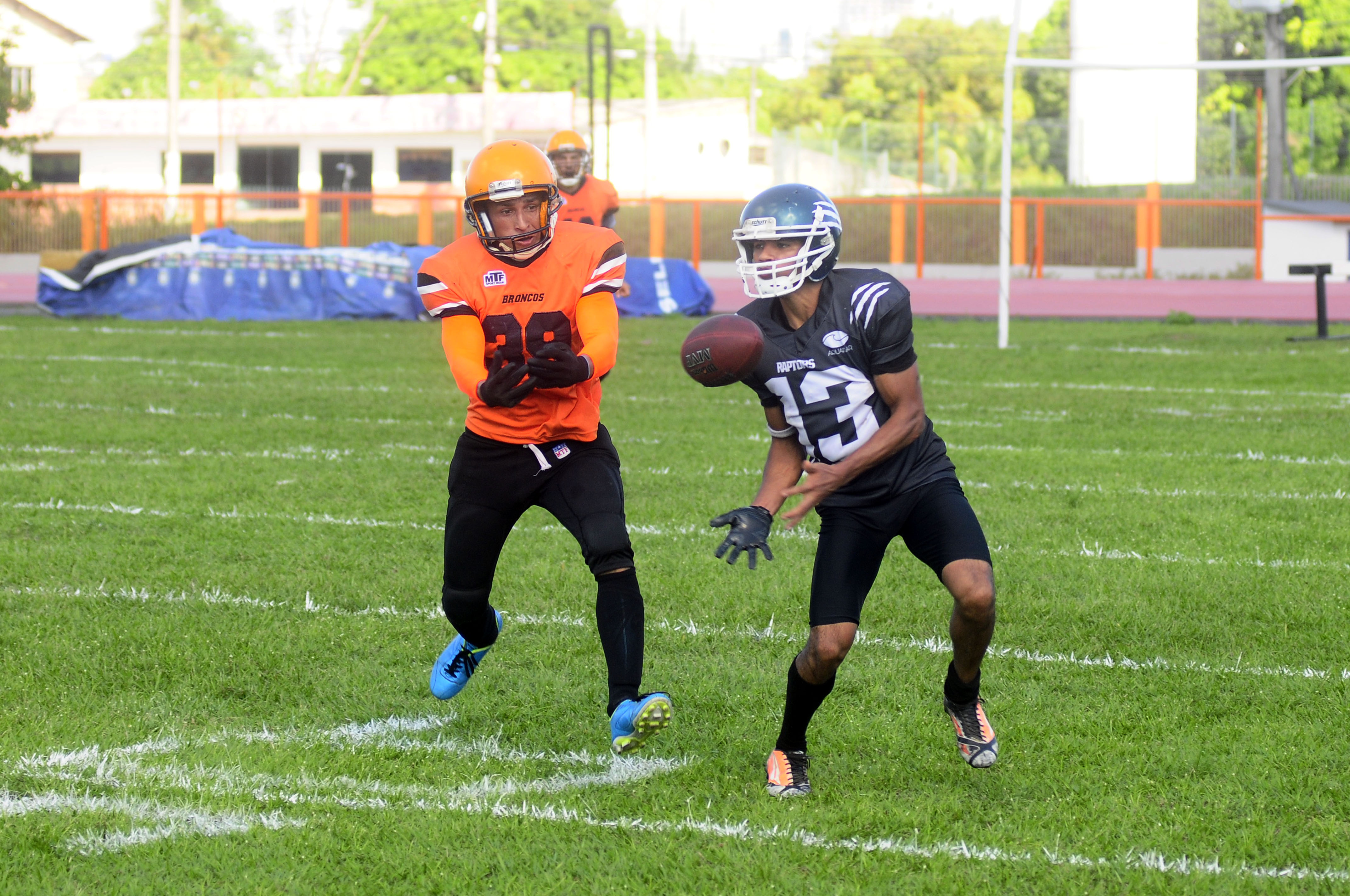 Lions e Cavaliers movimentam a Colina em jogo pela Liga Nacional de Futebol Americano
