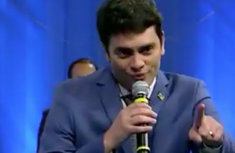 Candidato ao governo de SP tem 'branco' e passa vexame em debate